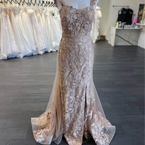 BRAND NEW: Beautiful gown for event or wedding